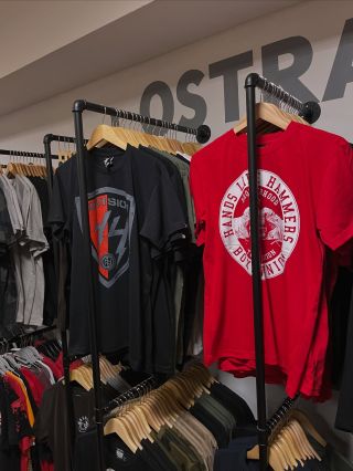 🔥 STÁLE BĚŽÍ SLEVA -10% NA CELÝ SORTIMENT - ALE POZOR, JEN DO 15.11.!🔥 Doplň šatník o pořádné streetwear kousky, které...